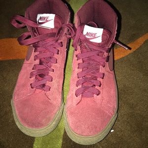 Boy Nike high top Sz 2